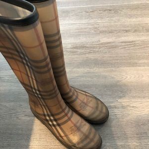 Burberry women’s rain boots size 38